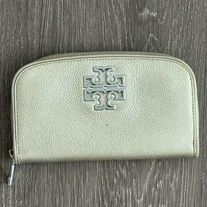 Tory Burch logo Continental wallet gold tone
